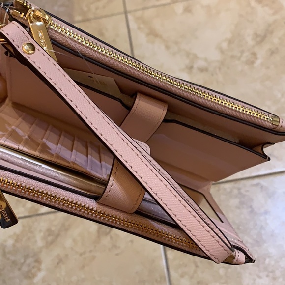 MICHAEL KORS LG DOUBLE ZIP WRISTLET Powder Blush - Picture 12 of 13